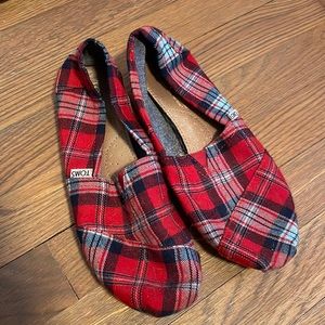 Red women’s Tom’s